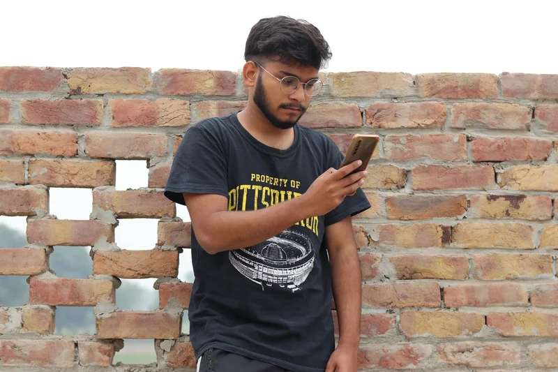 Man checking a recorded set on his phone